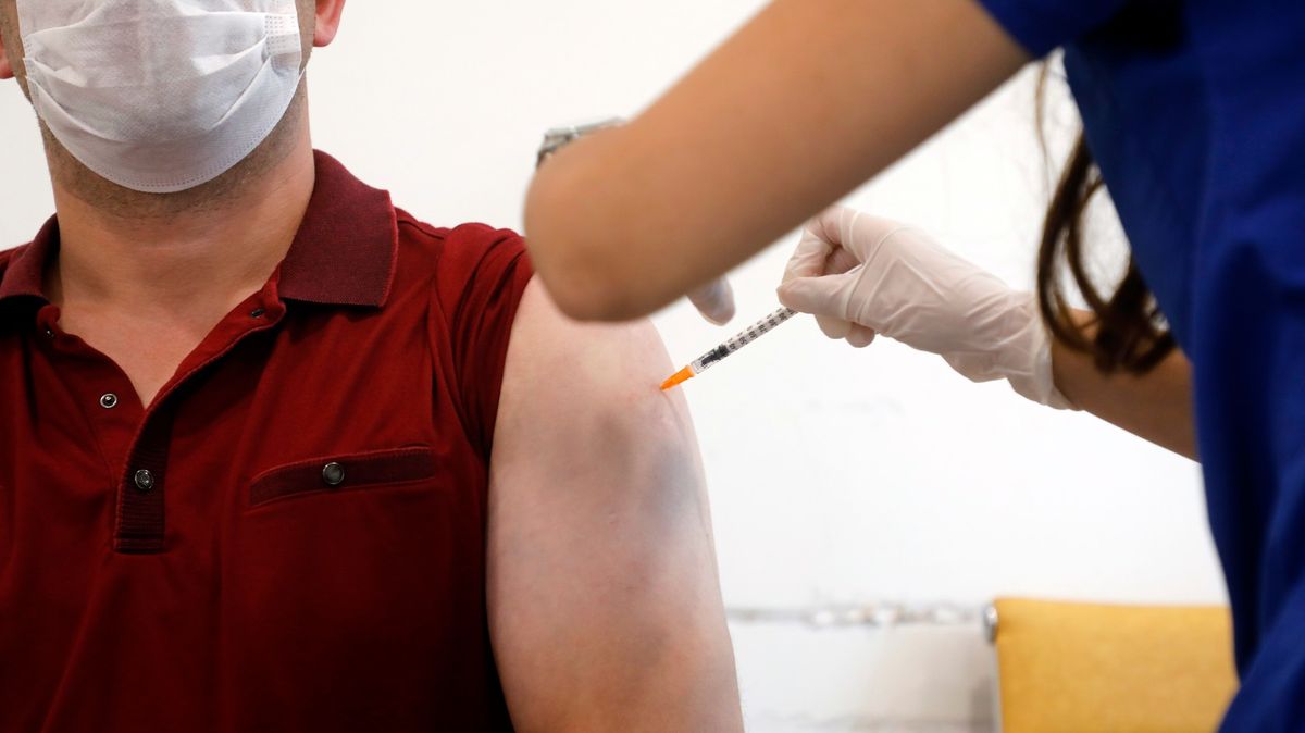 Nejen třetí, i čtvrtá dávka vakcíny bude, rozhodli v zemi, kde očkují čínskou látkou